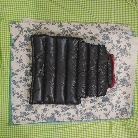 Moncler Padded Logo-Patch Down Jacket Gilet - Picture 8 of 9